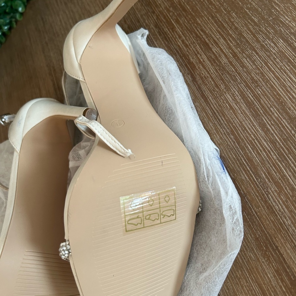 Journee Collection Zoya Heels Womens 9 Off White Square Toe Rhinestone Strap NEW - Picture 12 of 13